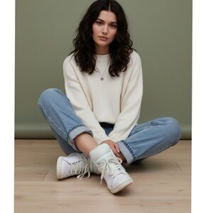 Nike Court Royale 2 Mid Women's
7.5 White Triple White Sneakers
CT1725-100